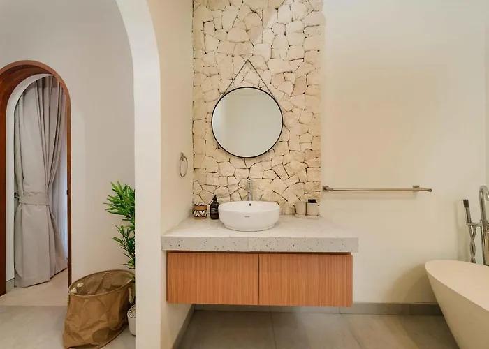 Nuq - Spacious 3br Pool Villa Seminyak (Bali)