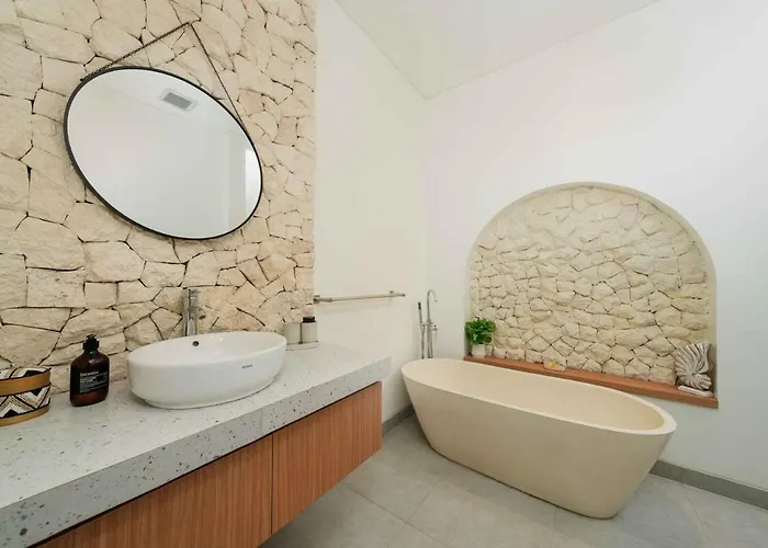 Nuq - Spacious 3br Pool Villa